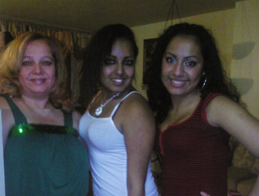 Maritza Casado Mejia with her daughters